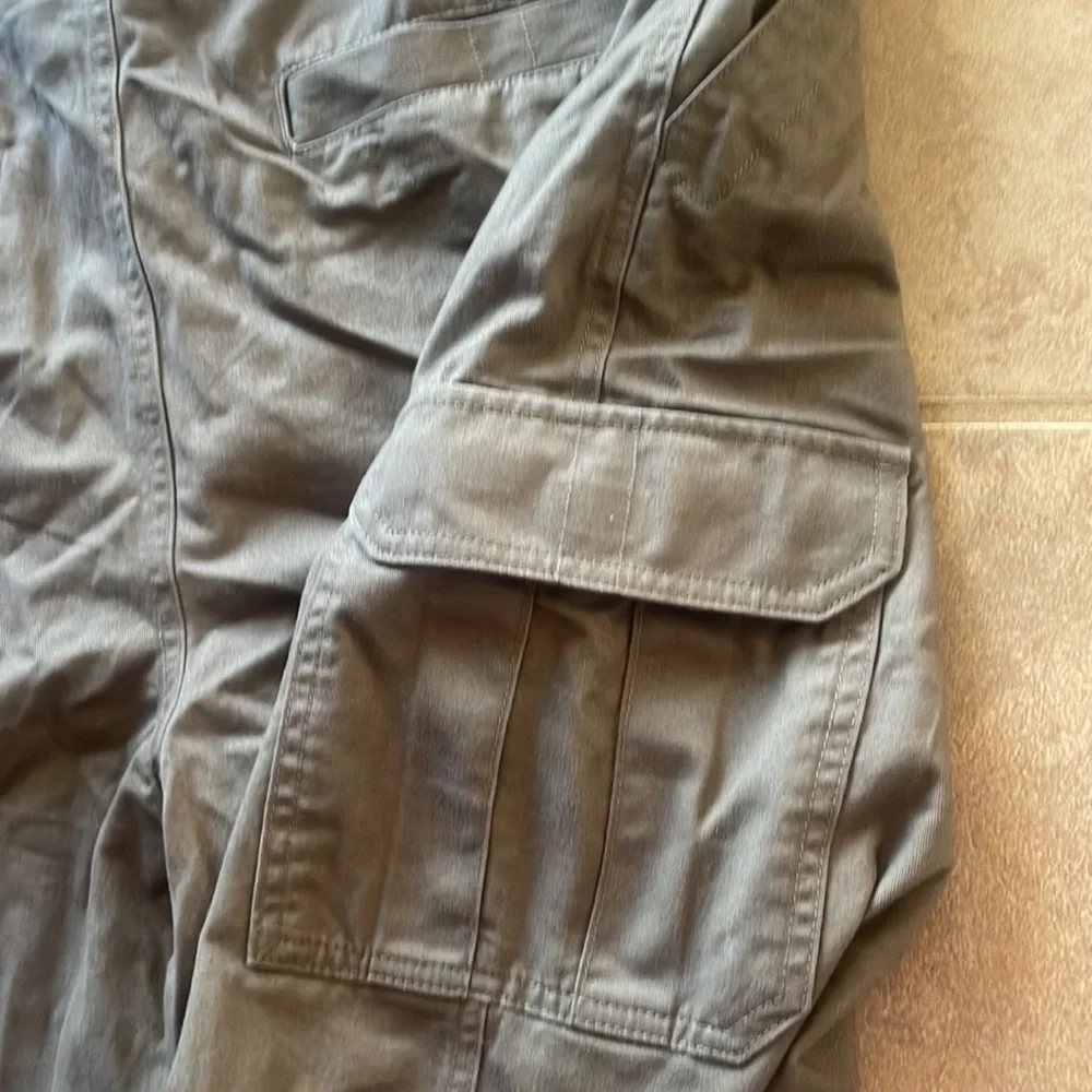 NWT Columbia Omni-Shade Cargo Shorts! 40